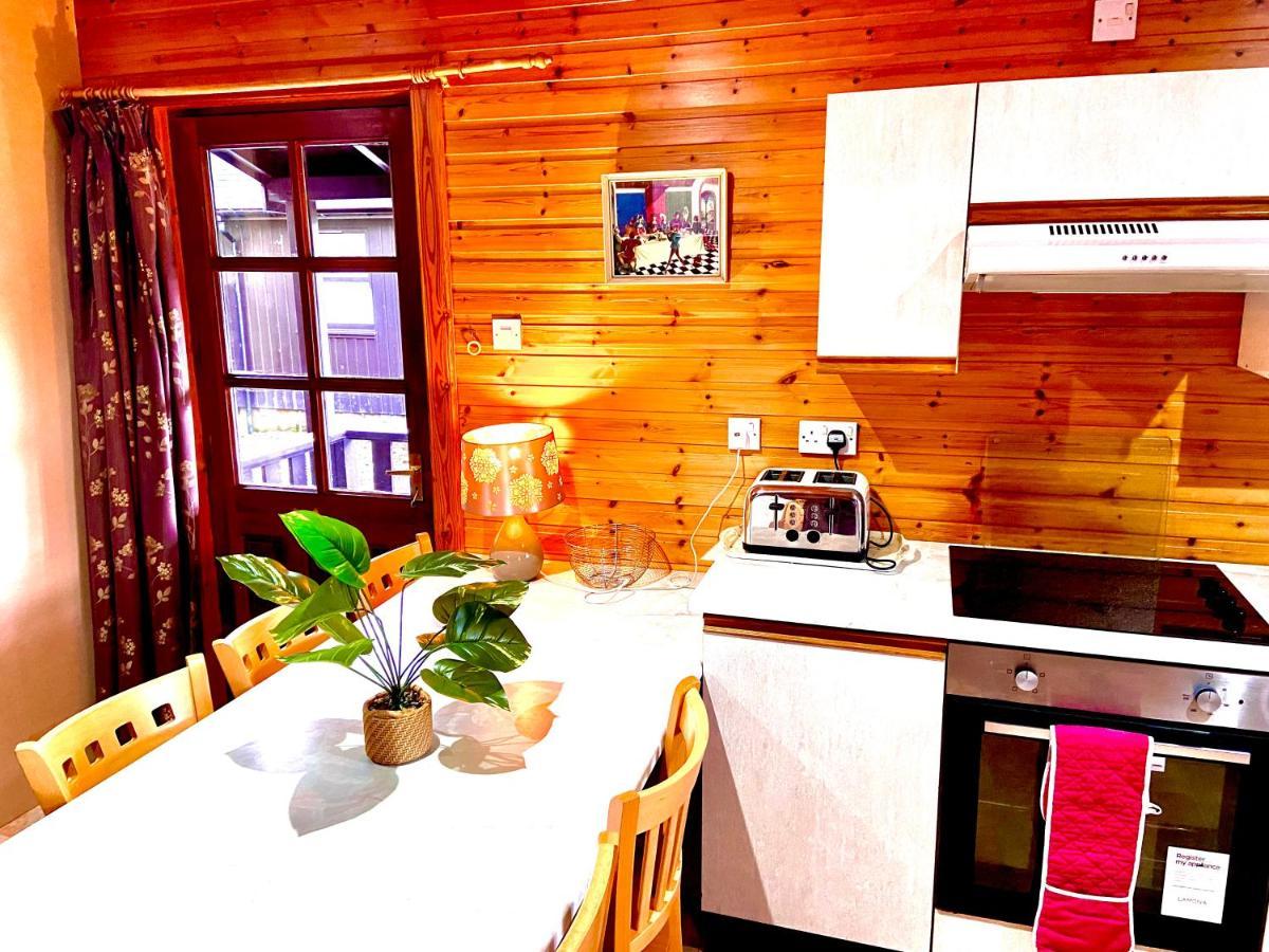 Braemar Lodge Cabins Not For Profit Bagian luar foto
